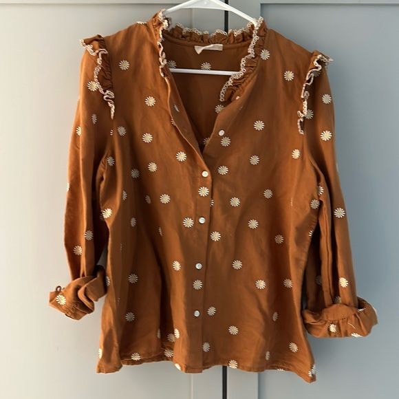 Sezane Tops - The loveliest Sezane embroidered ruffle trim daisy top!